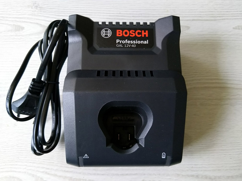 Đế sạc pin Bosch GAL 12V-40 (10.8V-12V)