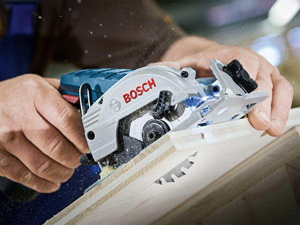 Giá máy cưa gỗ cầm tay Bosch tại Diyhomedepot là bao nhiêu?