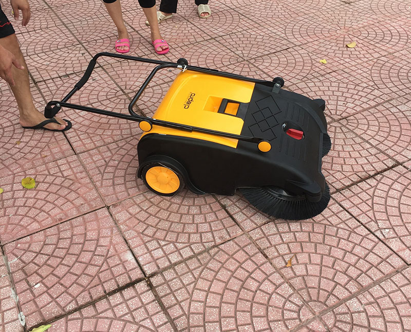 Máy quét đường đẩy tay Clepro CW-800/2