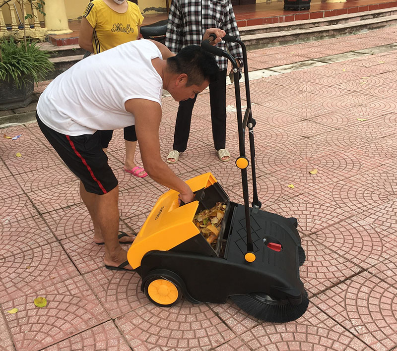 Máy quét đường đẩy tay Clepro CW-800/2