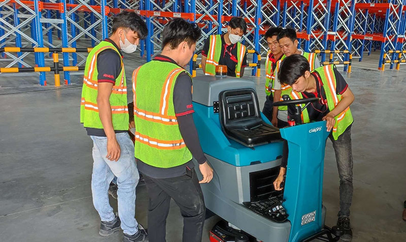 Máy chà sàn công nghiệp ngồi lái CLEPRO C100B New