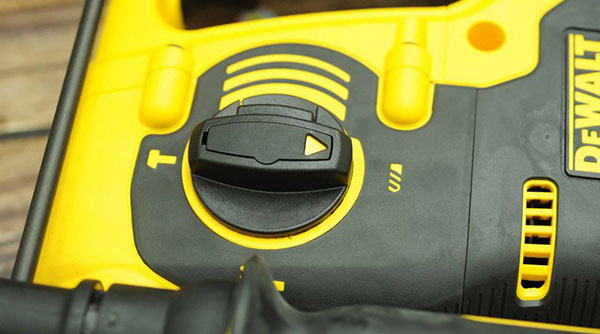 Máy khoan bê tông dùng pin Dewalt DCH253KN-KR