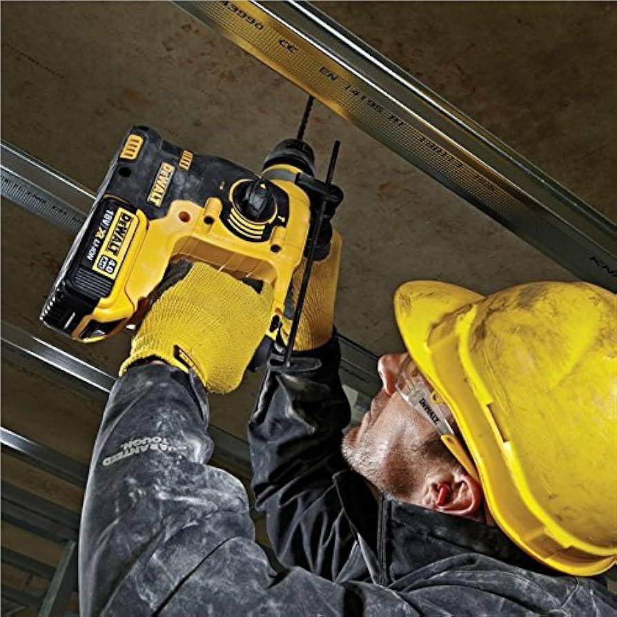 Máy khoan pin Dewalt ngoại hình cực chiến, khoan siêu khỏe lên sóng