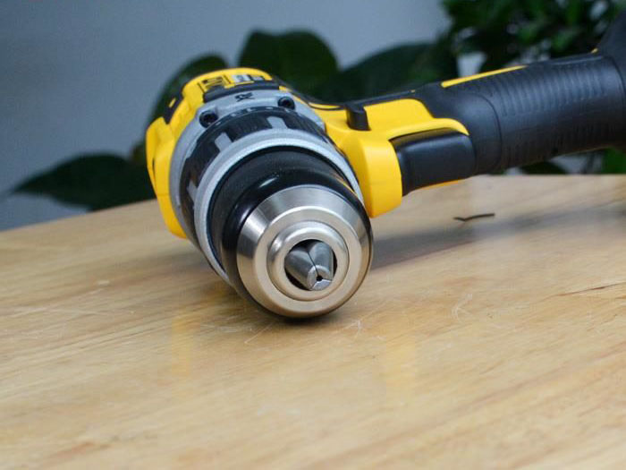 Máy khoan pin Dewalt DCD796N rực rỡ, motor Brushless rẻ khó cưỡng