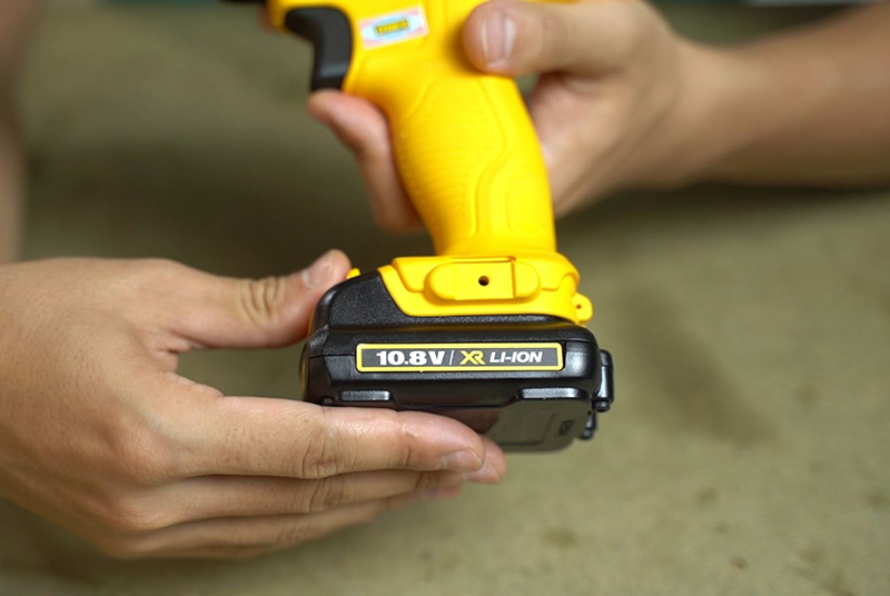 Máy khoan pin Dewalt DCD700C1/C2/C2A