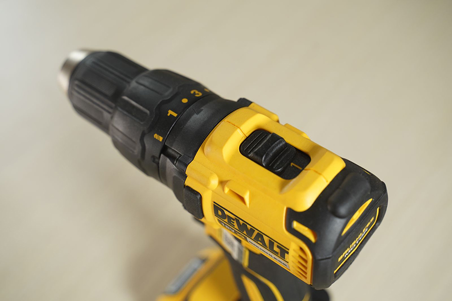 Máy khoan pin DeWalt DCD777D2 18V