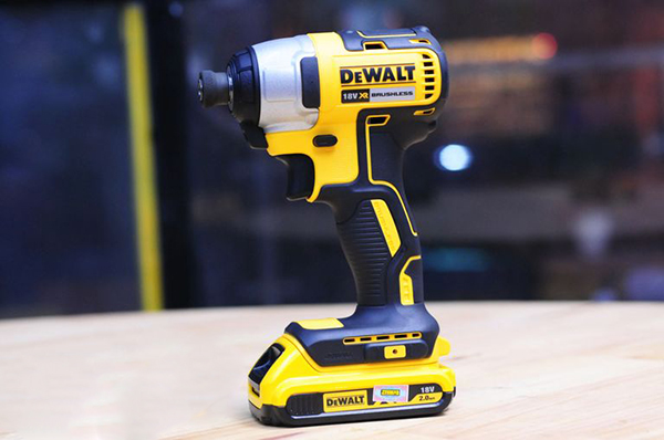 Máy vặn vít động lực pin Dewalt DCF787D2 18V