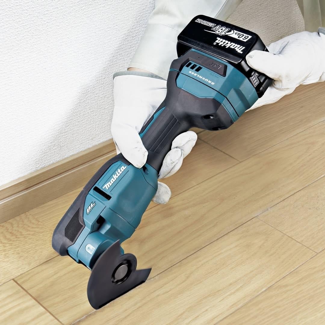 Máy cắt rung đa năng dùng pin Makita DTM53Z 18V