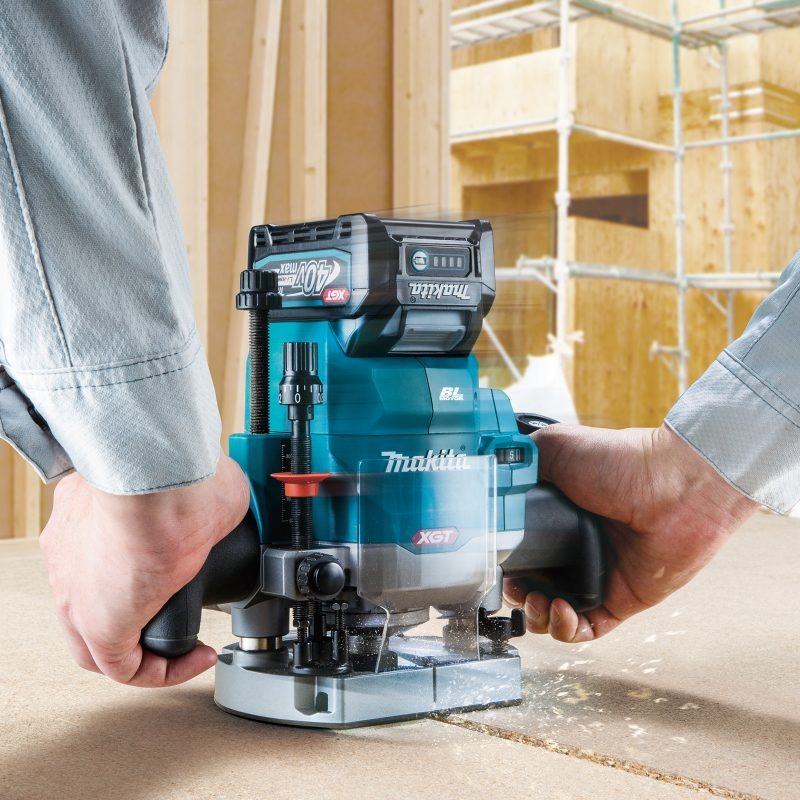 Máy phay dùng pin 40V Makita RP001GZ