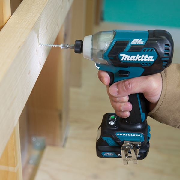 Máy vặn vít dùng pin Makita TD111D 12V