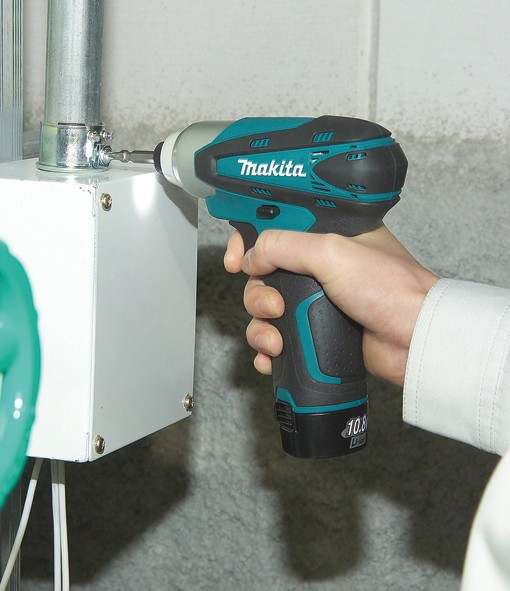 Máy vặn vít dùng pin Makita TD090DZ