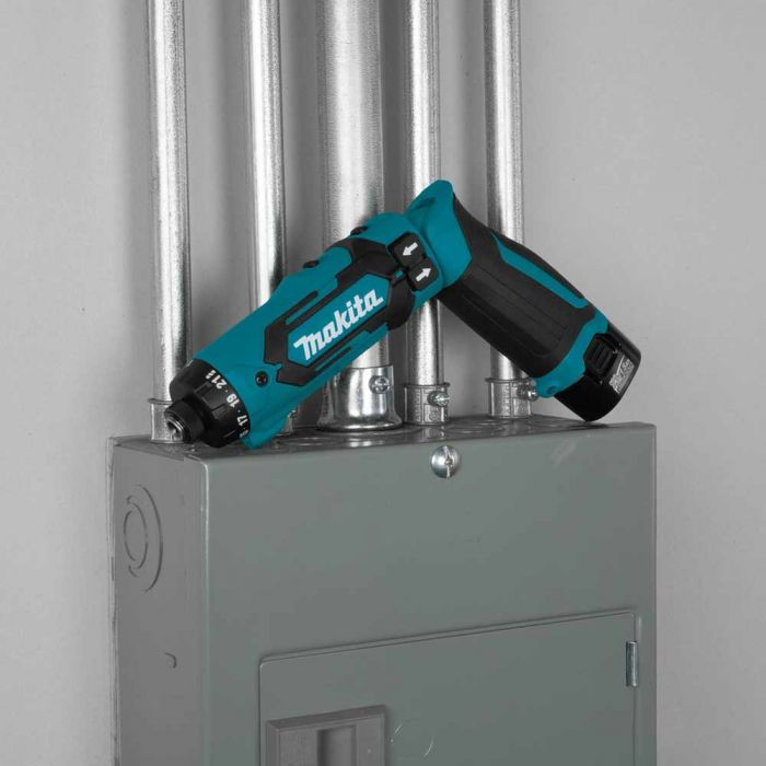 Khám phá máy khoan pin Makita DF010DSE - khoan pin 7 2V siêu tiện lợi
