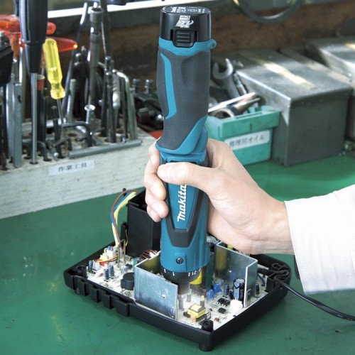 Khám phá máy khoan pin Makita DF010DSE - khoan pin 7 2V siêu tiện lợi