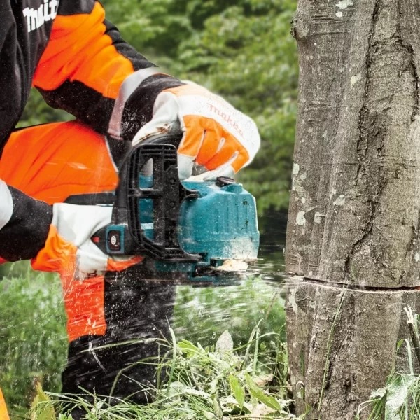 Máy cưa xích dùng pin Makita UC007GZ 40V Max