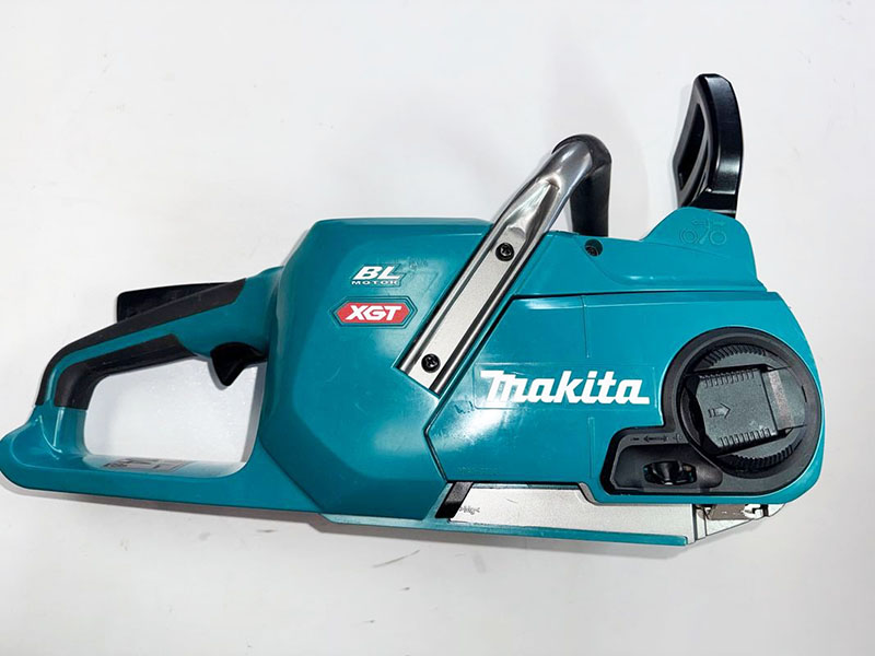 Máy cưa xích dùng pin Makita UC016GZ 40V Max