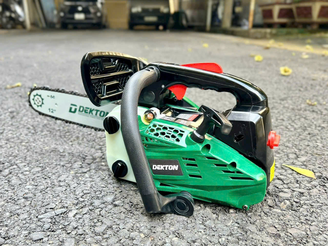 Máy cưa xích dùng xăng Dekton DK-CX12