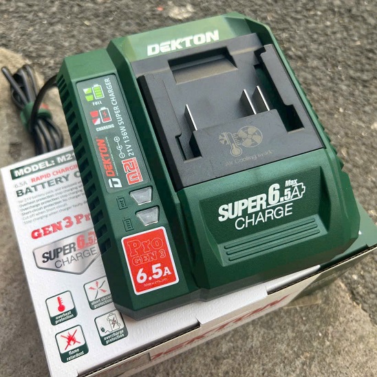 Sạc siêu nhanh có quạt 21V Dekton M21-S65PRO