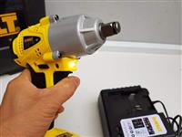 net-noi-bat-tu-may-van-bu-long-dung-pin-dewalt