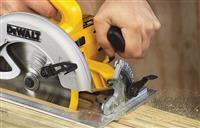 soi-may-cua-dia-cam-tay-dewalt-ben-khoe-gia-chi-2-trieu-cat-go-sieu-toc